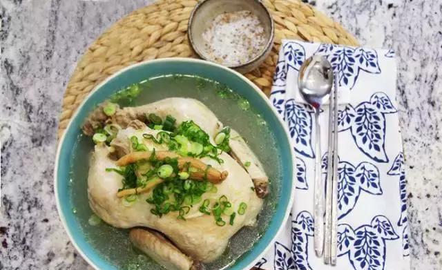 天然草本,慢火炖煮,喝上一口,美容养颜,怦然心动!