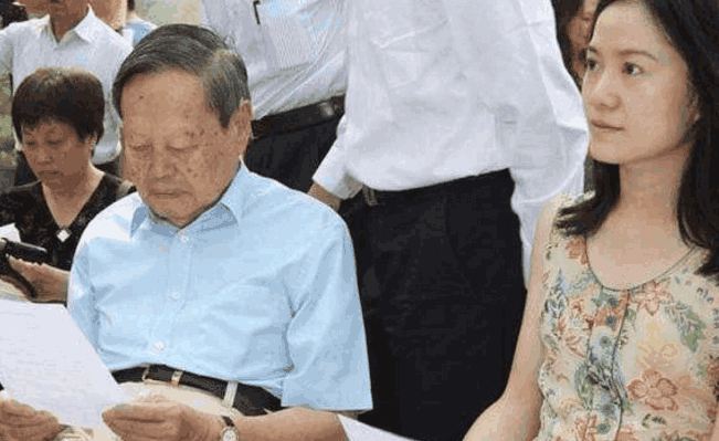 曾经大家羡慕的爷孙恋, 94岁杨振宁与40岁翁帆即将走到尽头