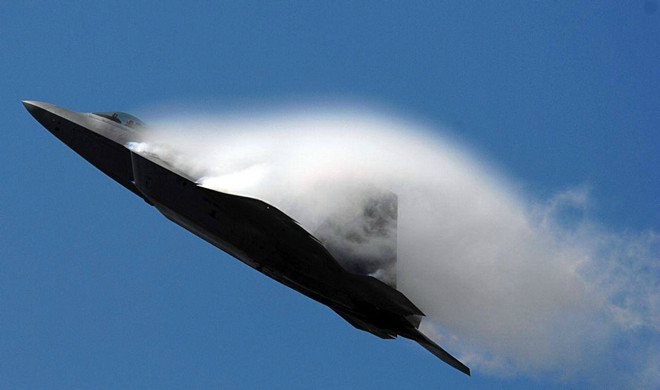 战机突破音障瞬间我只认出图2都认出的估计是老军谜