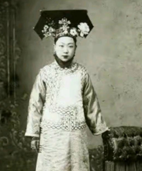 镜头下的晚清老照片,图1少妇清秀脱俗,图4卖货郎酷似李晨__财经头条
