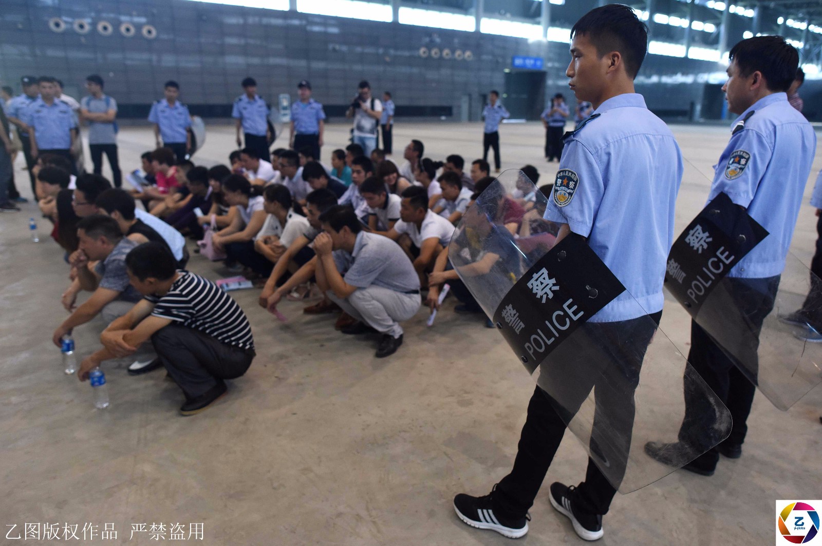 儿女深陷传销，父亲下跪求其回家，如今这里申报无传销城市|下跪|传销|合肥|北城|传销人员_新浪新闻