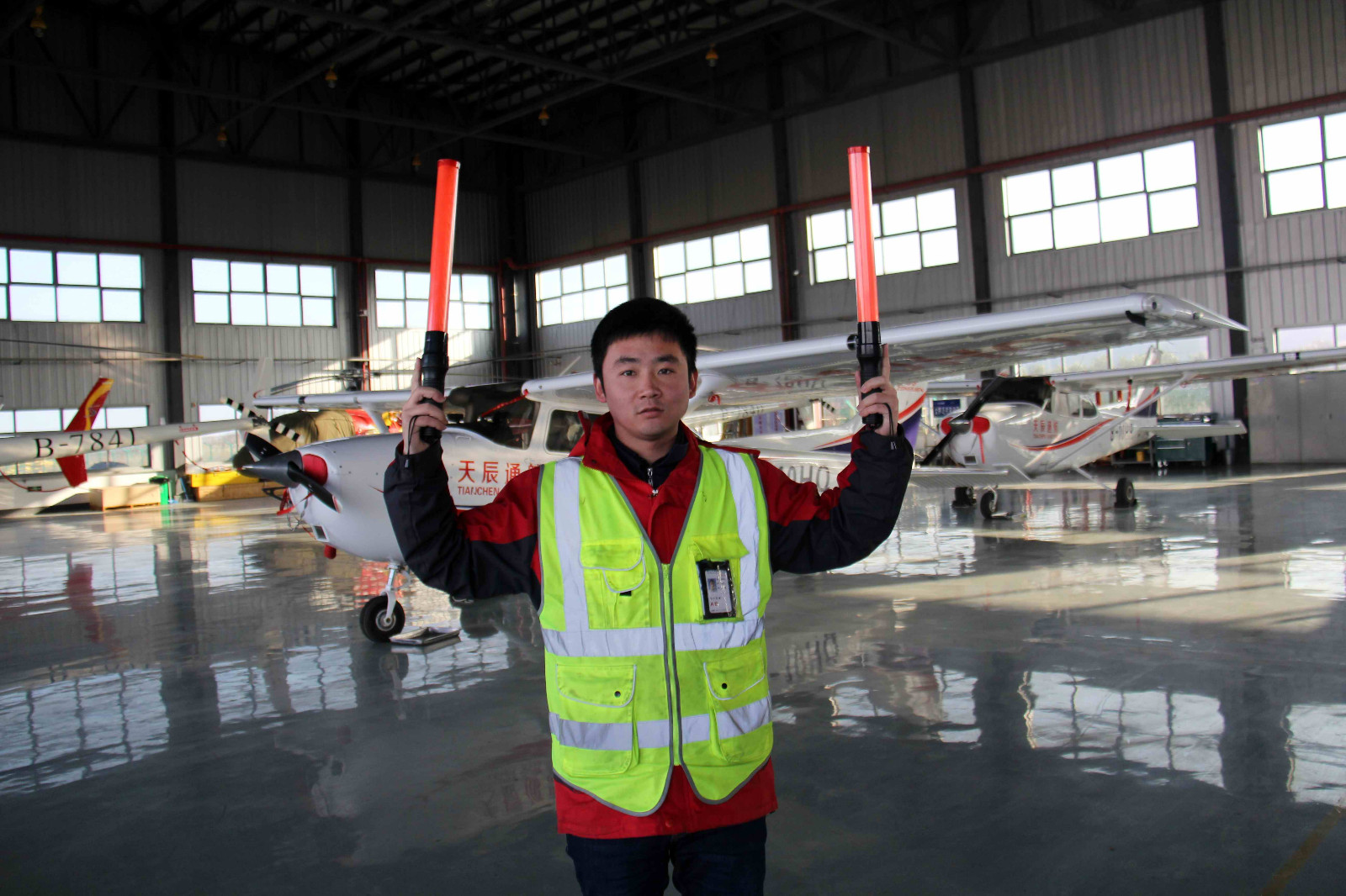 私人飞机也有专门的地勤人员他们平时干什么活