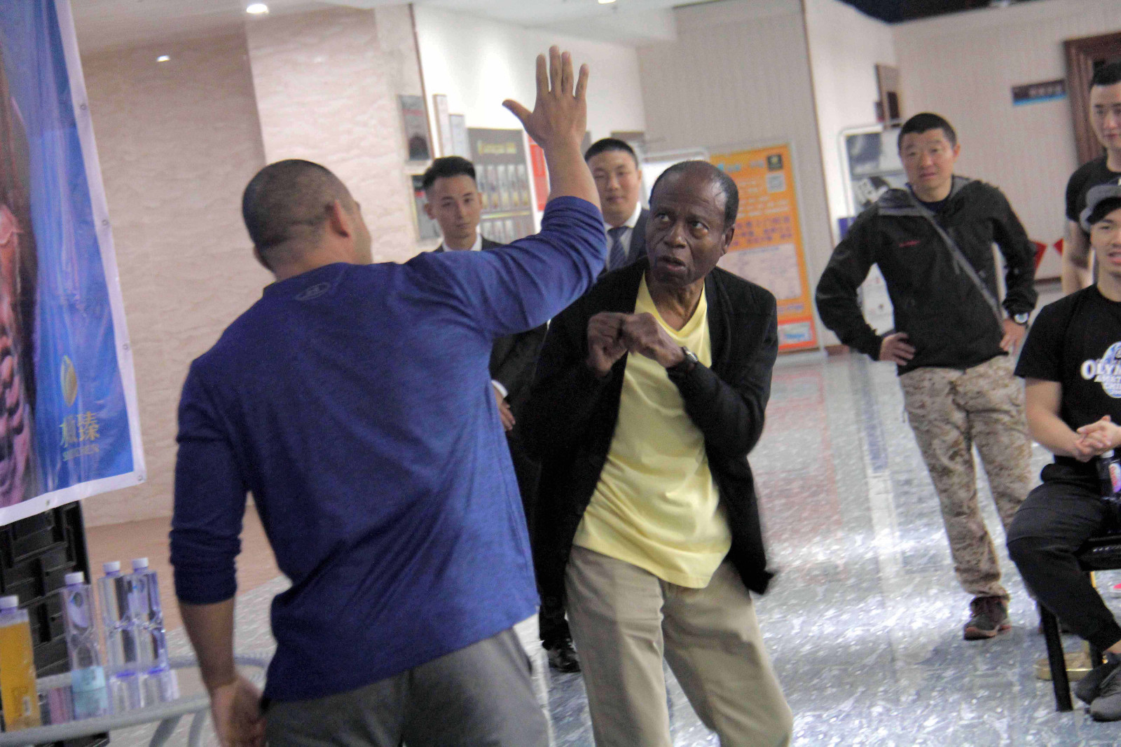 他,世界最高水平健美冠军亮相安徽训练营,80岁老爸也很厉害_新浪看点