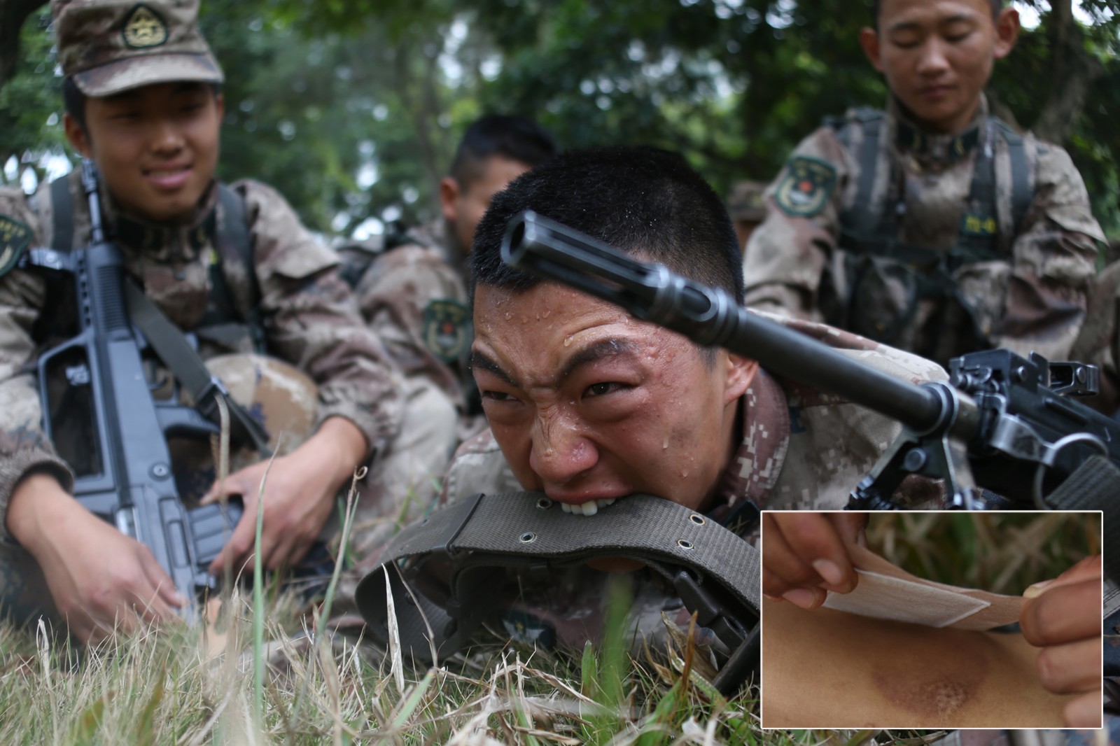 东部战区这个兵牛爆了,当兵两年荣誉铺满半个会议桌