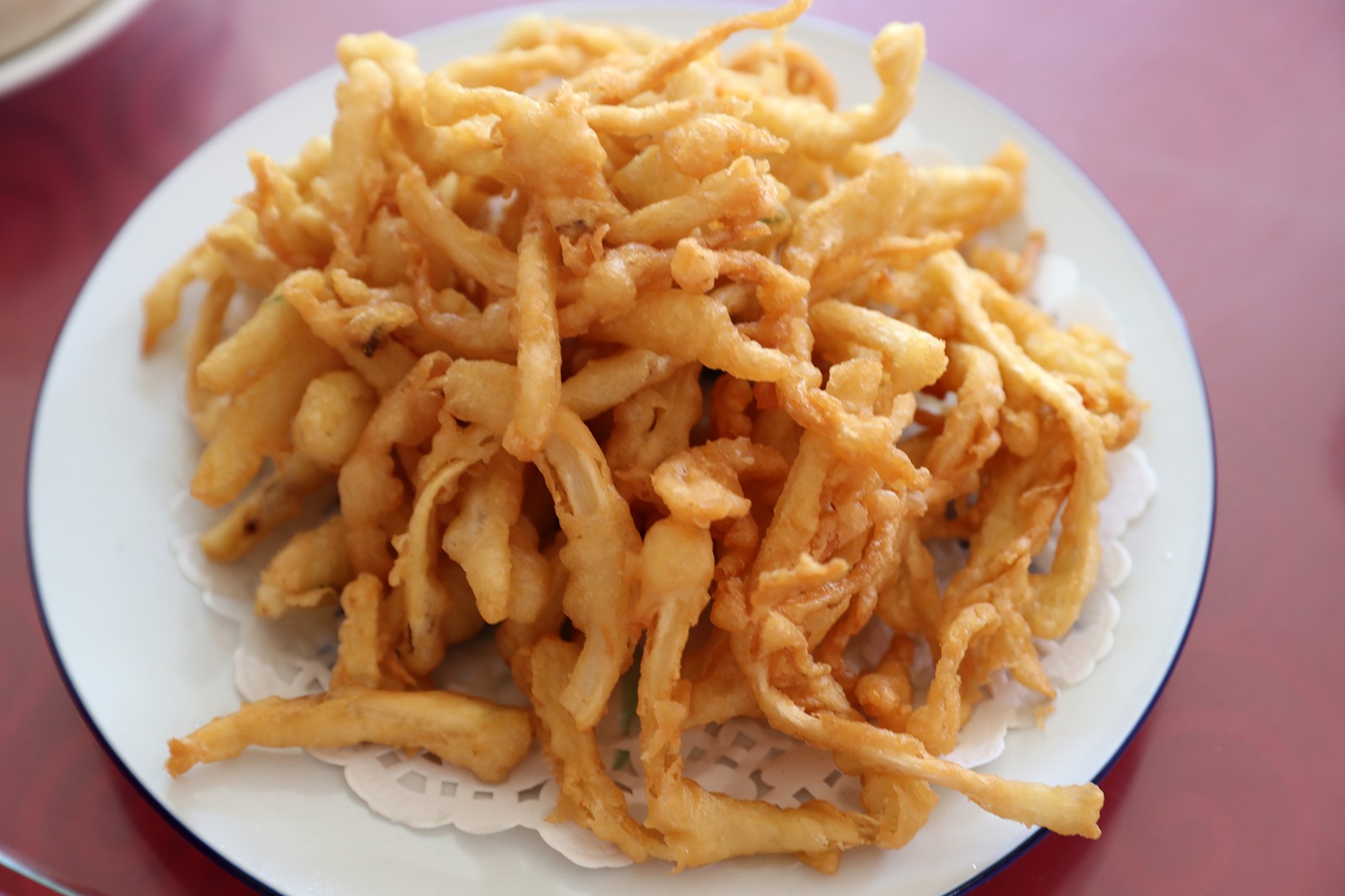 崂山山参桔梗,又名包袱花,铃铛花,崂山人称之为崂山参,是崂山特产之一