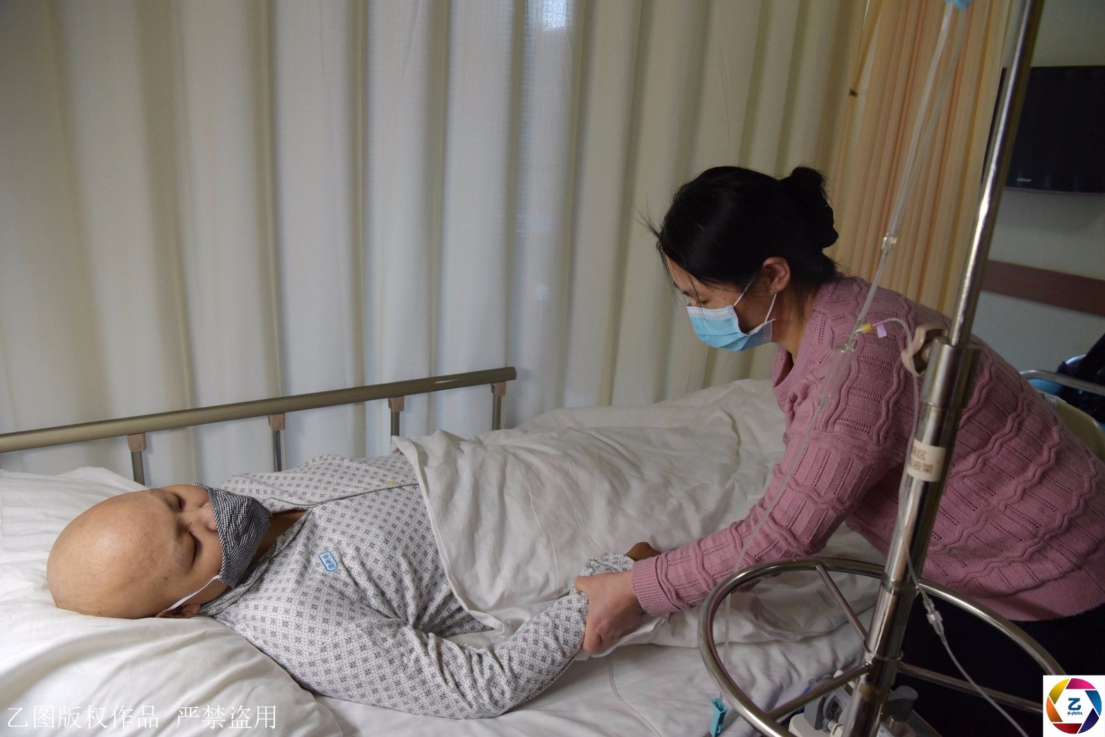 男子车祸半身不遂放弃后续治疗,瞒着妹妹用赔偿款救外甥_新浪看点