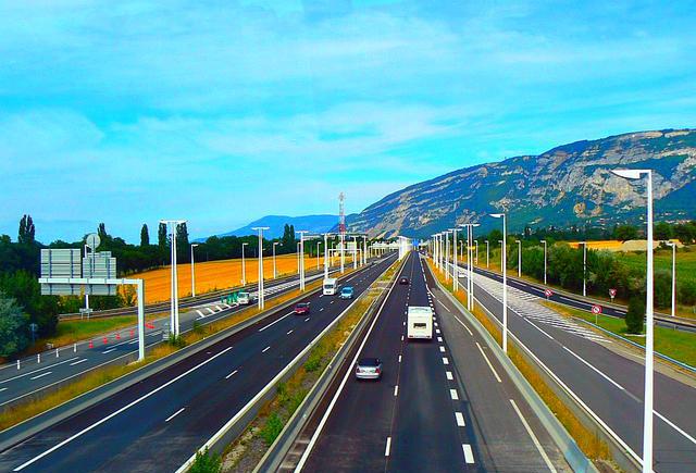 高速公路人工客服电话是多少 高速咨询可以打12122吗