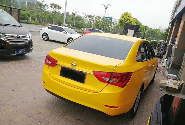 别克英朗电光金属黄车身改色贴膜效果图 变身小蜜蜂