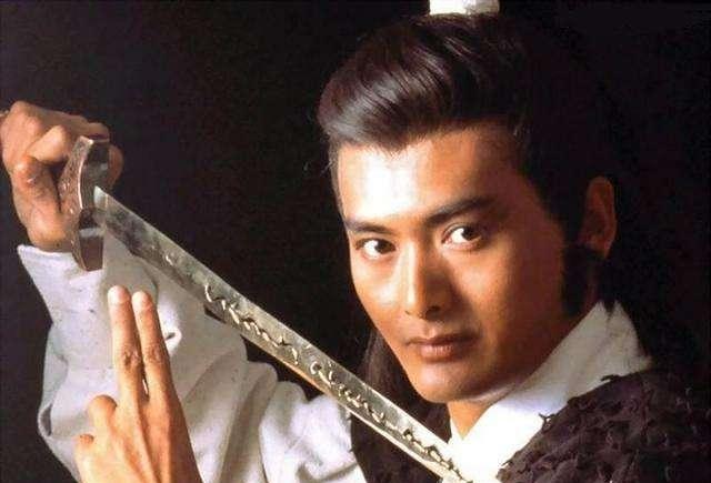 穿越笑傲江湖学令狐冲的武功 令狐冲如何成为江湖高手