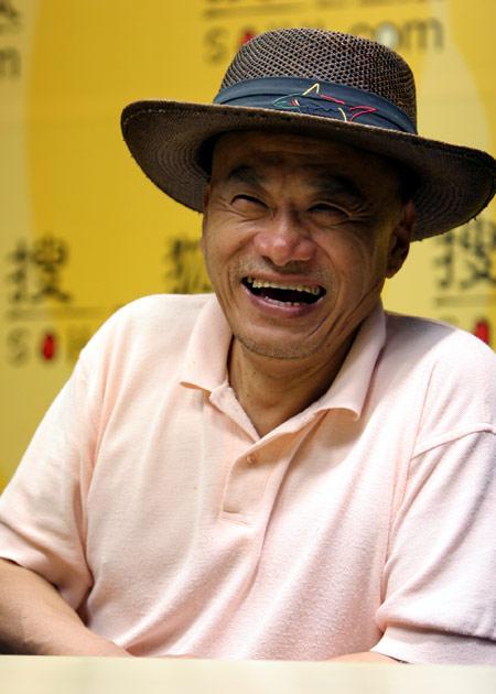 骂成龙借他"炒作", 娶小18岁女友登春晚, 他才是人生赢家|成龙|凌峰