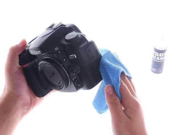怎么防止相机镜头进灰和给相机除尘的方法
