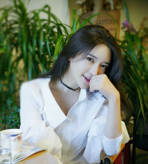 张璇,在她的身上我只看到水灵,温柔贤淑的样子太艳