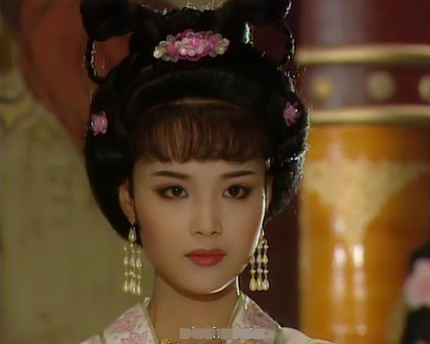 十分险恶的情况下,上官婉儿的母亲郑夫人竟然能想法设法培养上官婉儿