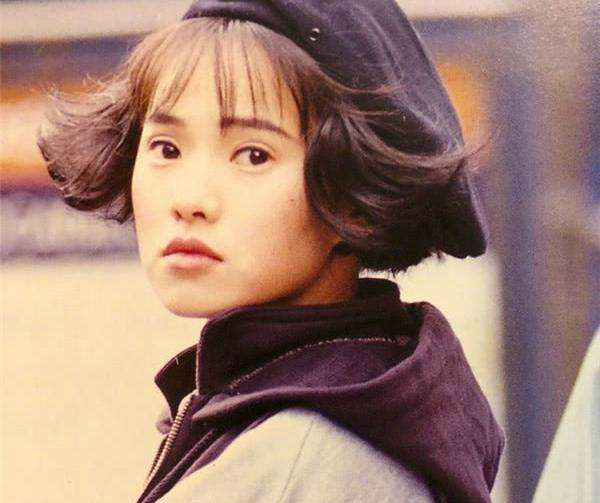 伊能静是上世纪80年代末,90年代初台湾最当红的玉女偶像