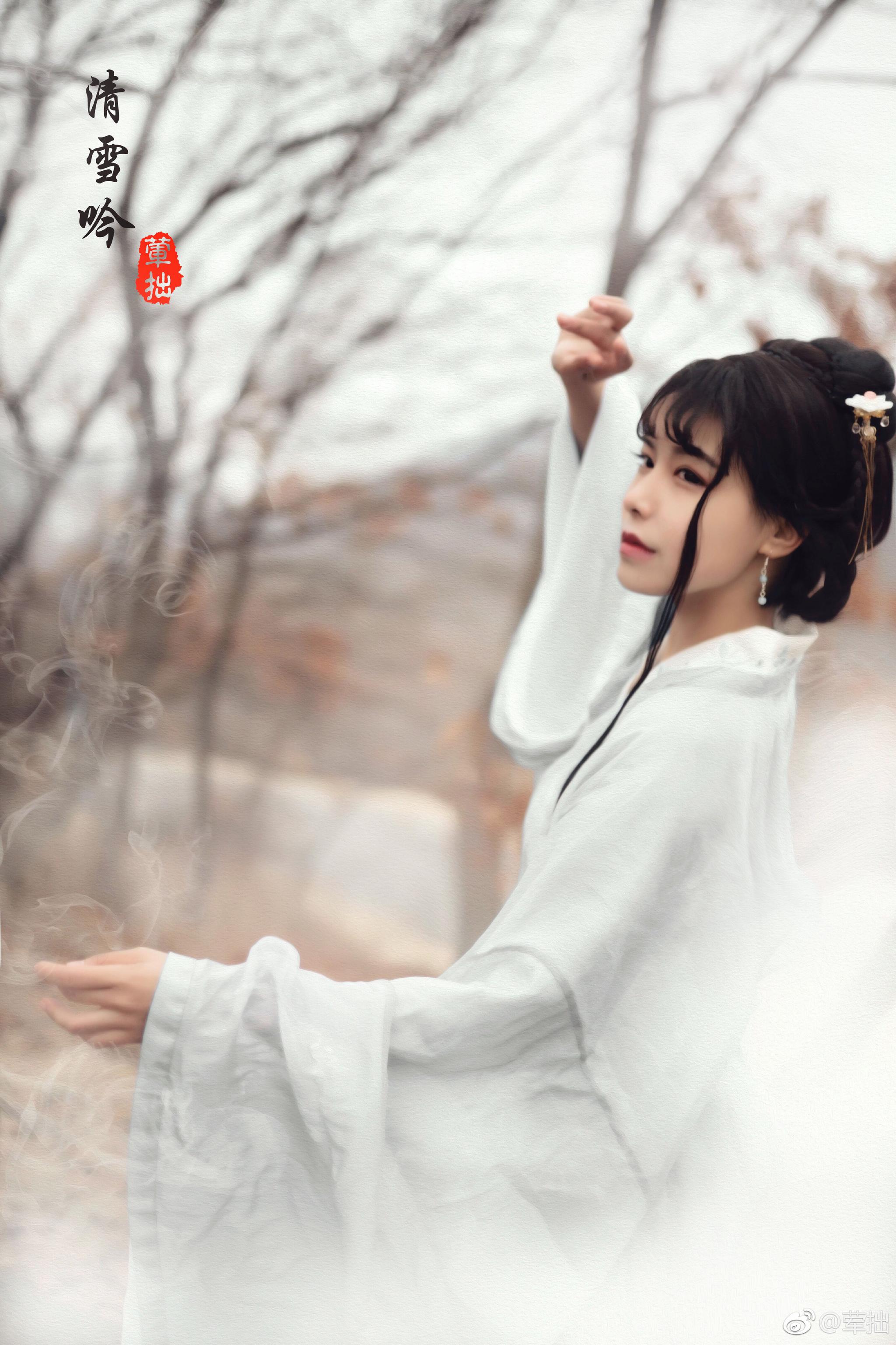 摄影/后期:@荤拙 出镜:@coser半夏 仙袂飘风淡月痕,白衣几曾染俗? ?