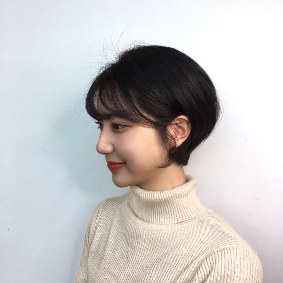 塑形烫的发型今年最流行不老气又时尚