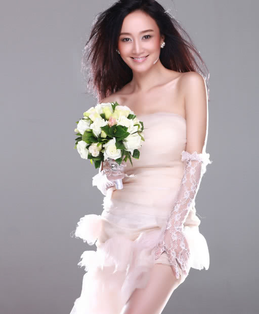 曾是当红主持人,被传多次勾引有妇之夫,如今42岁家庭美满!