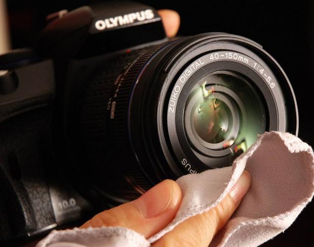 怎么防止相机镜头进灰和给相机除尘的方法