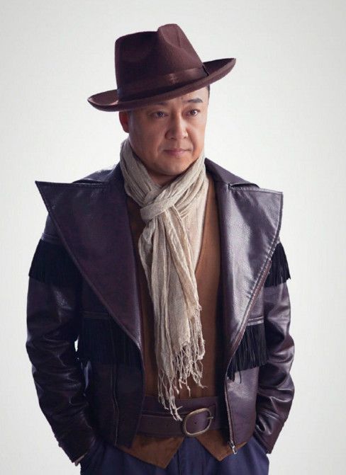 《乡村爱情》中的张小伟,为啥唱歌这么好听?