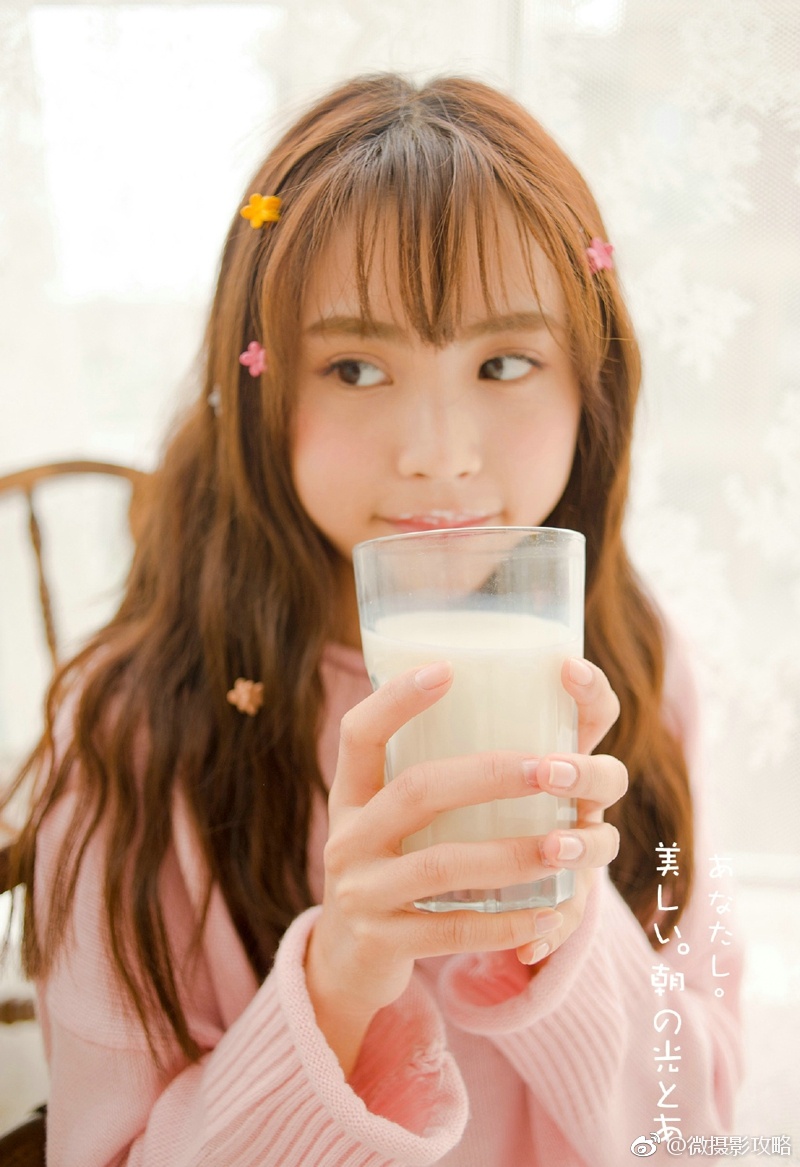 娇滴滴美少女卷发如洋娃娃般可爱写真集