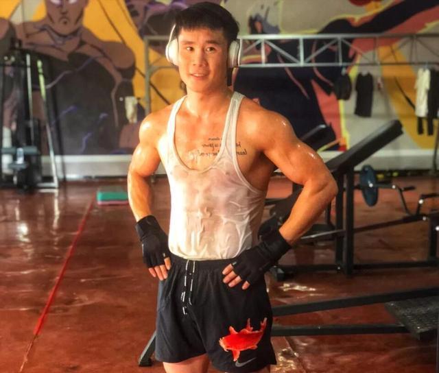 邱建良备战拳击首秀宣告腹肌回归网友希望肌肉和播求一样