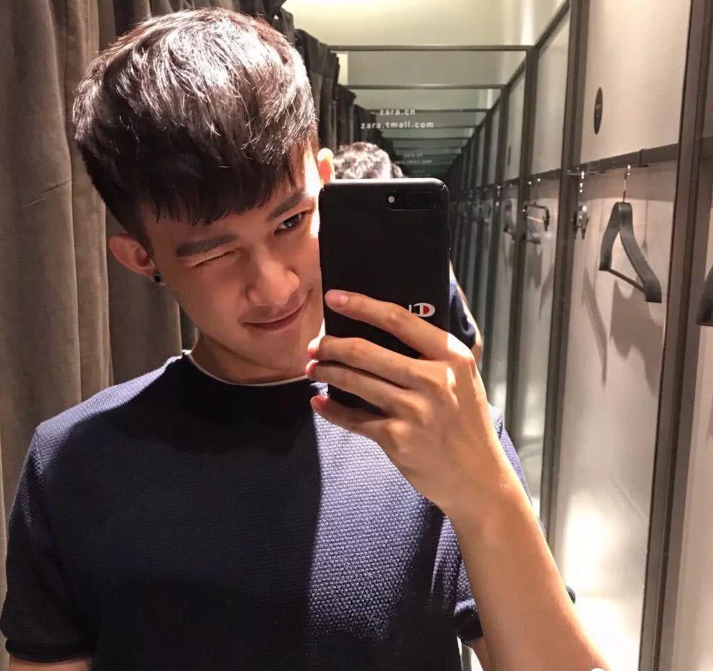 帅哥∣一枚颜值爆棚的小奶狗别人的男友从没让我失望过龚昊
