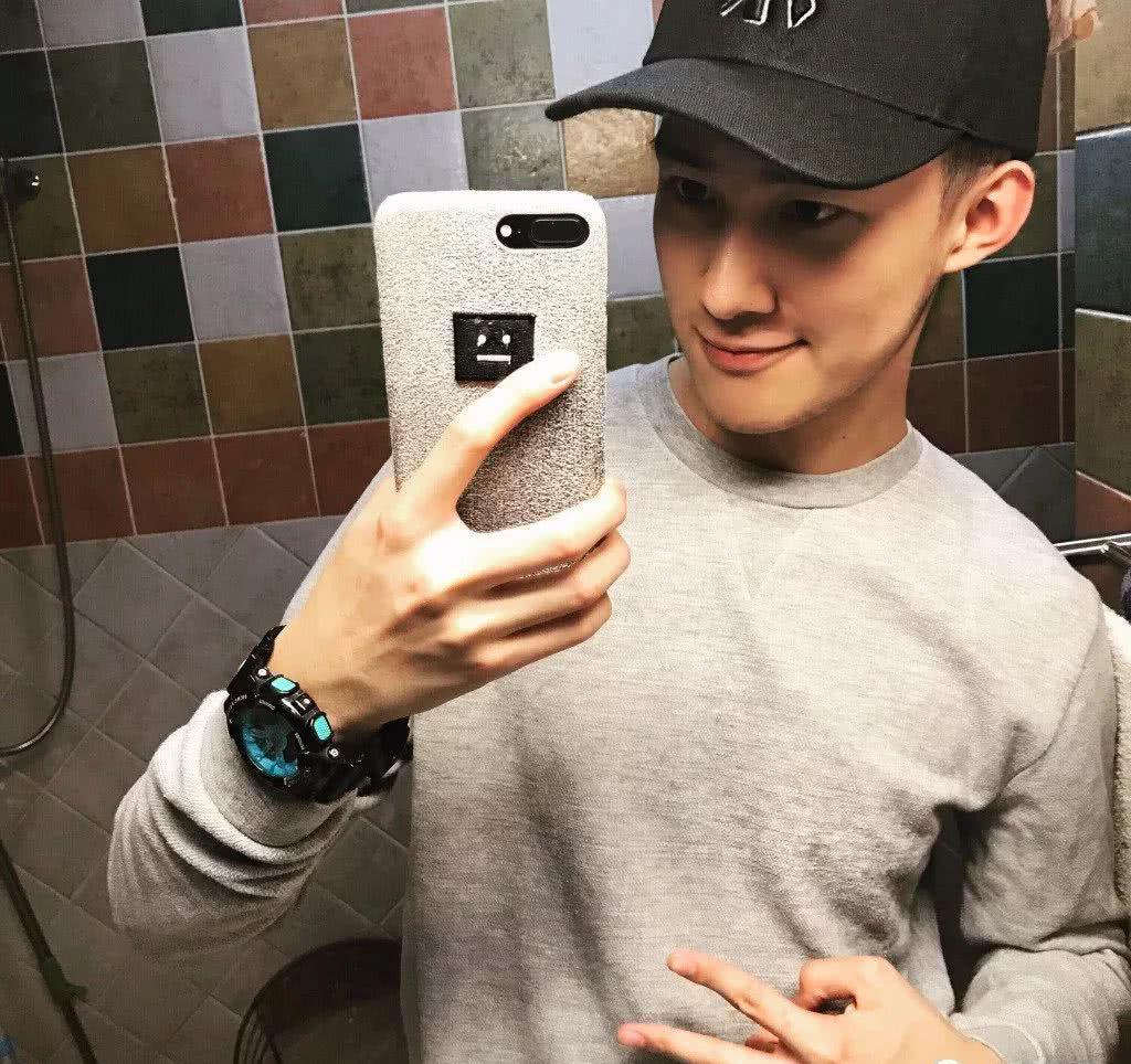 帅哥∣一枚颜值爆棚的小奶狗别人的男友从没让我失望过龚昊
