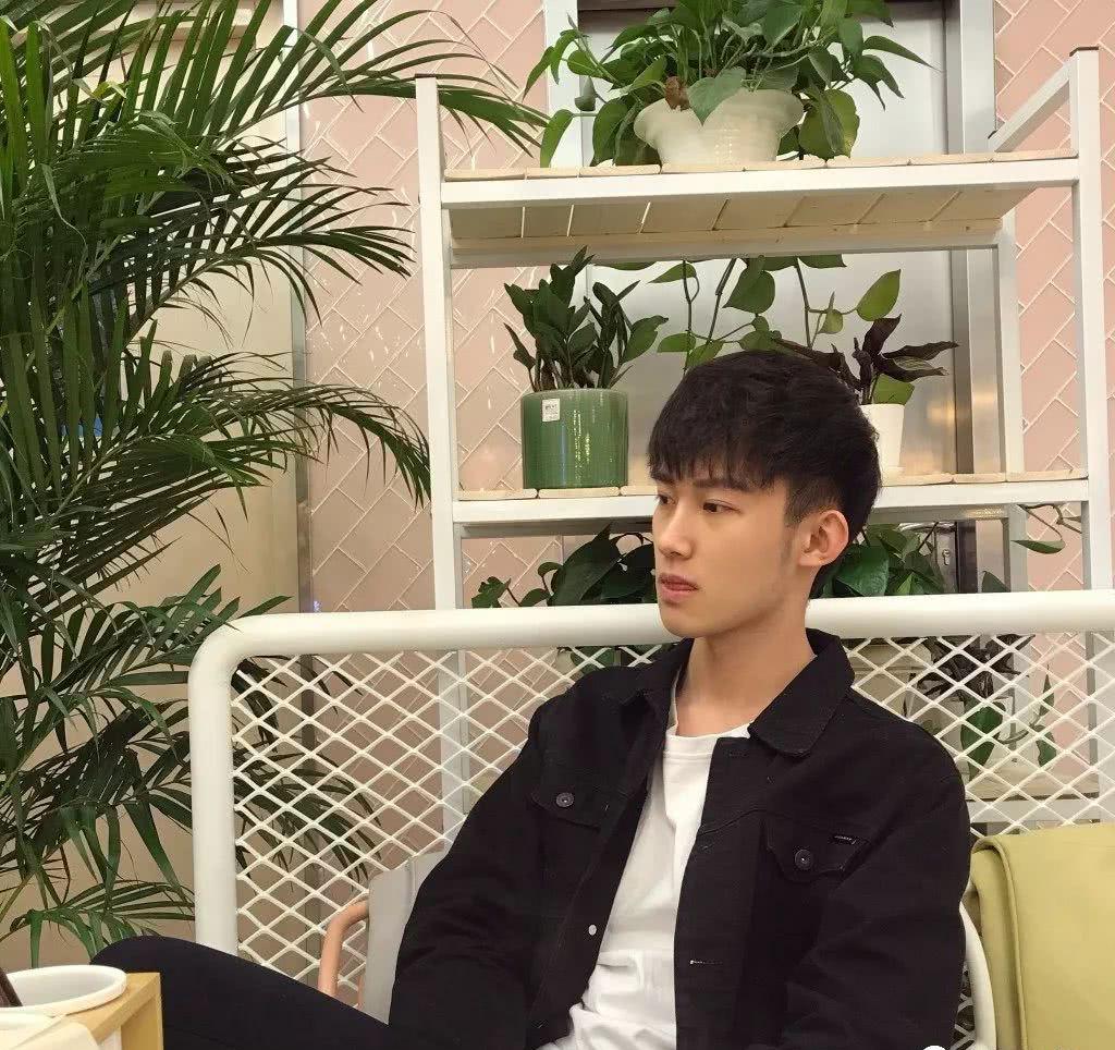 帅哥∣一枚颜值爆棚的小奶狗别人的男友从没让我失望过龚昊