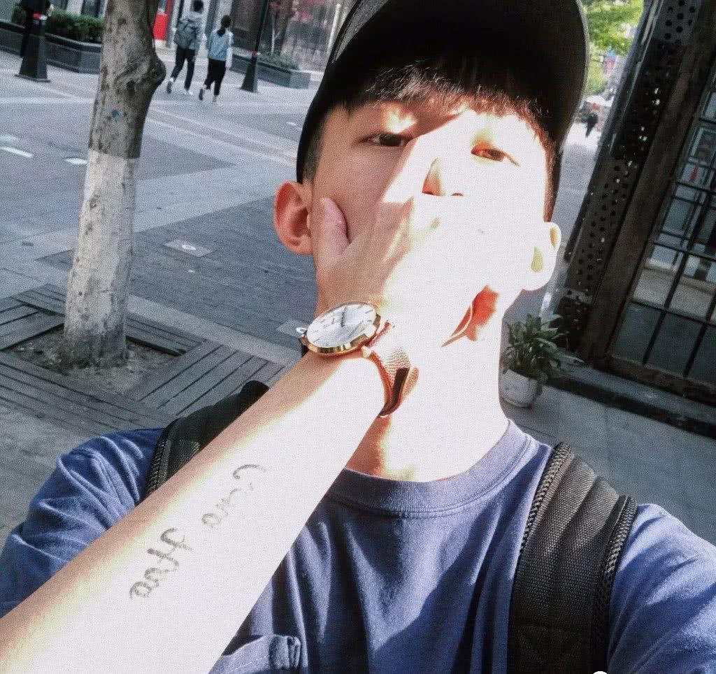 这个明显是别人家男朋友的少年,有让宝贝们失望么?