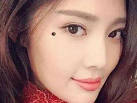 坐家中小偷找上门,勇敢的狗狗身中三弹仍奋勇保护小主人