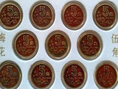 请注意,这几枚红彤彤的五角硬币,每一枚都价值上百,要留意|包浆|角|价值_新浪新闻