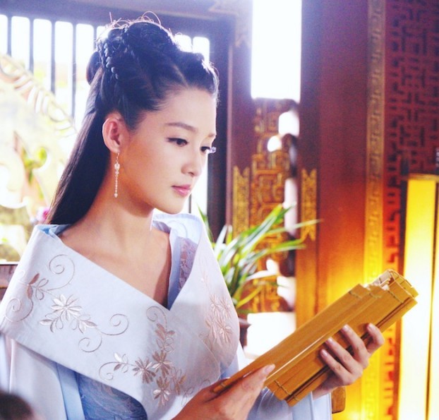 李沁,孙怡的唯美古装,都有一对眼睛在勾动人心