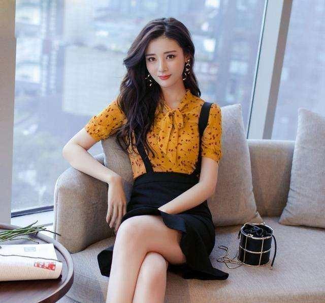 今年夏天这样穿裙子, 穿出你的气质, 飘逸清新, 穿出你的女人味!