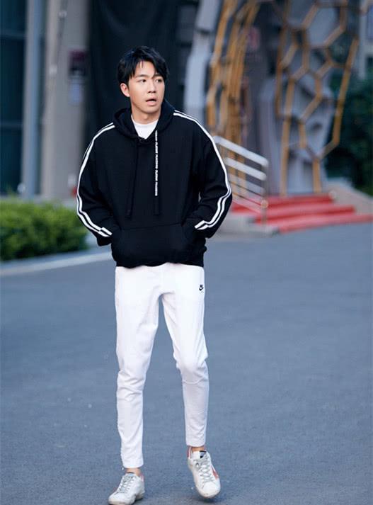 发现俞灏明越来越帅了,看这个颜值,比年轻时还好看啊!