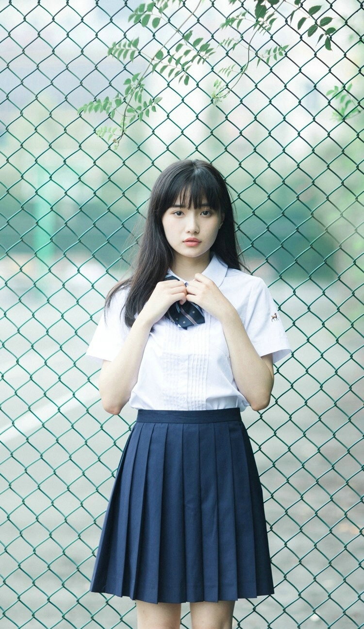 校服黑发妹子高挑娇美楚楚动人写真