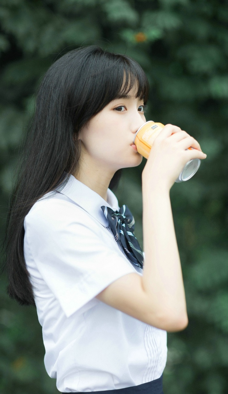 校服黑发妹子高挑娇美楚楚动人写真