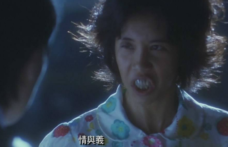 莫文蔚在周星驰电影《食神》里出演的龅牙妹,经典的形象也让人深知.