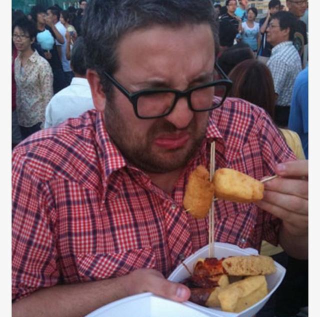 看看外国吃货怎样评价松花蛋,大闸蟹,臭豆腐和深海鱼头的