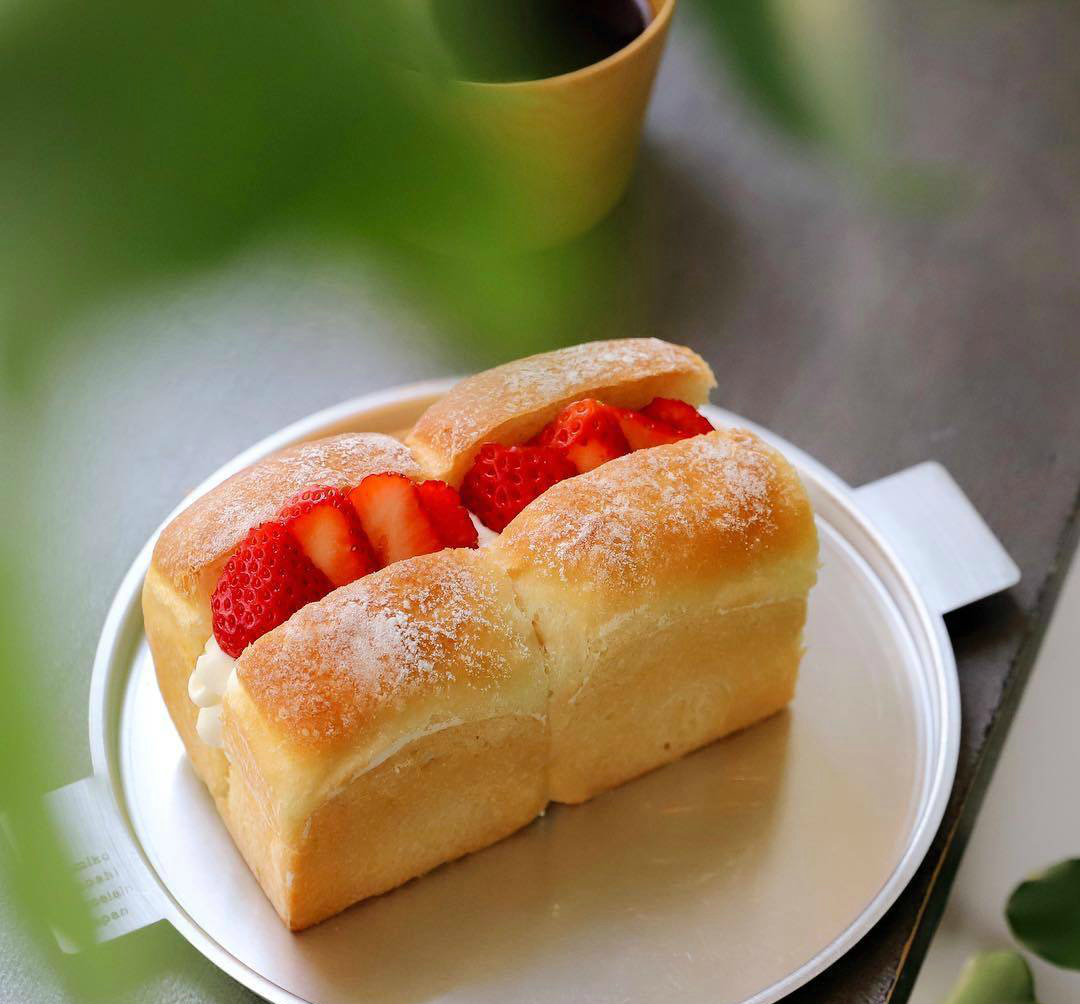 一组高颜值的草莓蛋糕,真的超级有诱惑力,你想吃吗