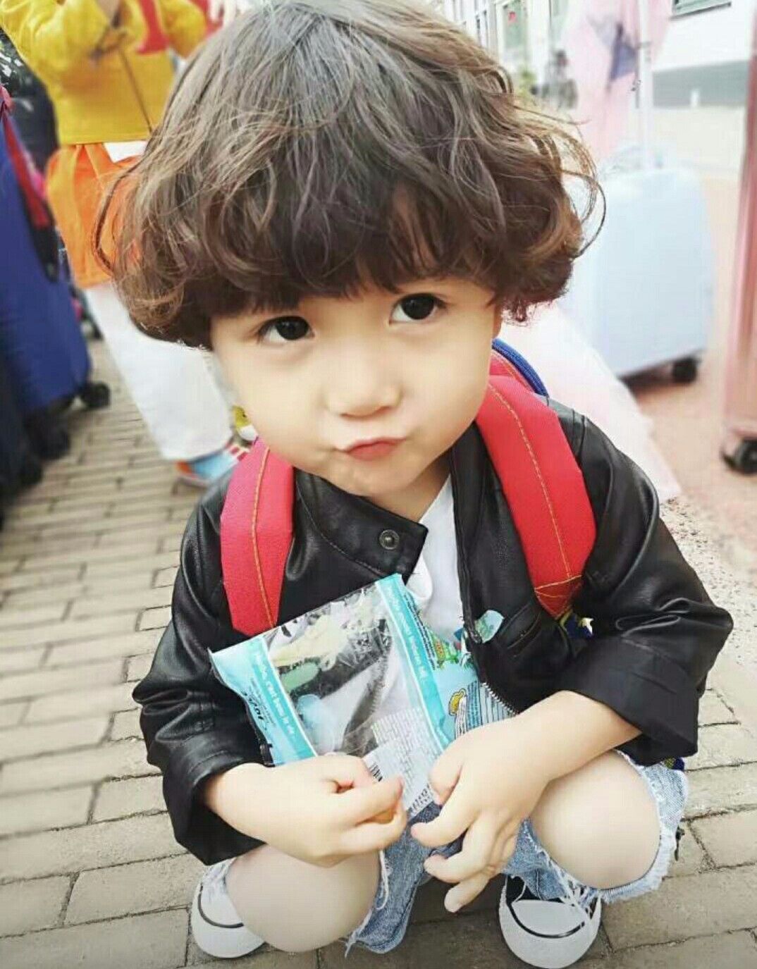 放开我北鼻周震南被豪豪泼冷水黄景瑜怒教育受害者却阻拦