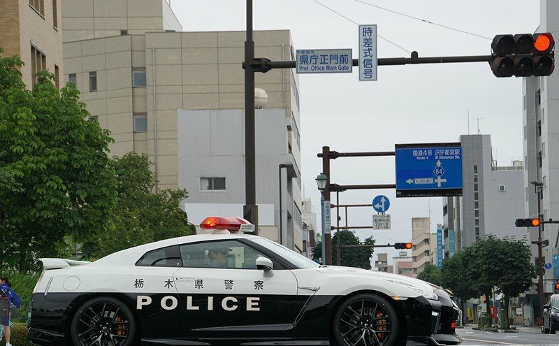 开战神gtr的警车执勤是怎样的体验日本一县城启用gtr警车