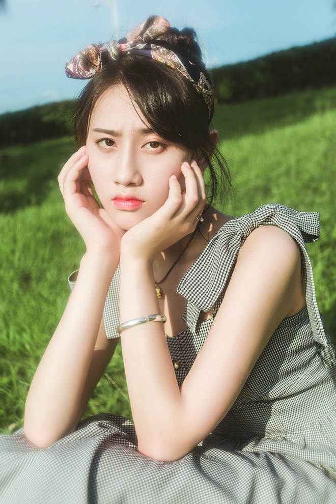 温润白皙安静美女户外甜美俏皮唯美写真集 @微相册 @微博摄影