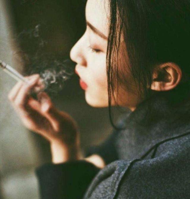 有时候真正的忘记，不是不再联系