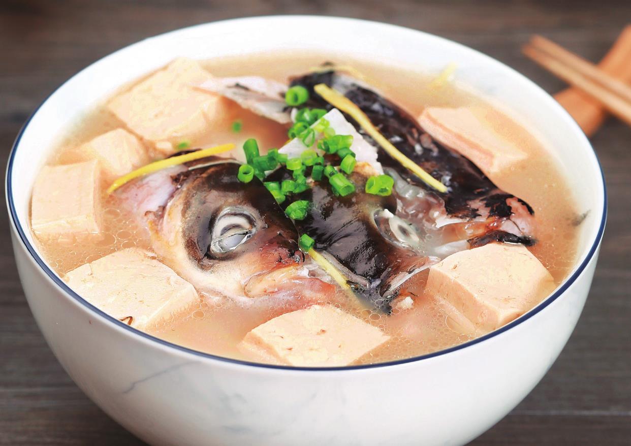 鱼头豆腐汤,鱼头的鲜美加上豆腐的嫩滑,让你那么陶醉!