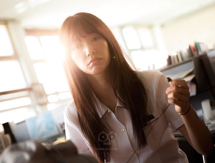 穿着校服的朴信惠青春美腻