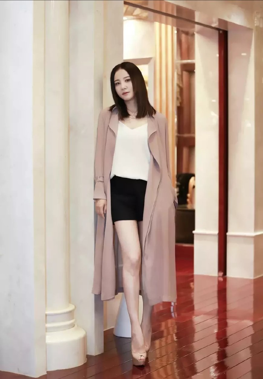 陶虹的举手投足间都很优雅