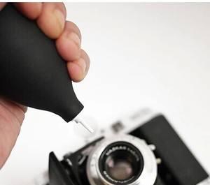 怎么防止相机镜头进灰和给相机除尘的方法