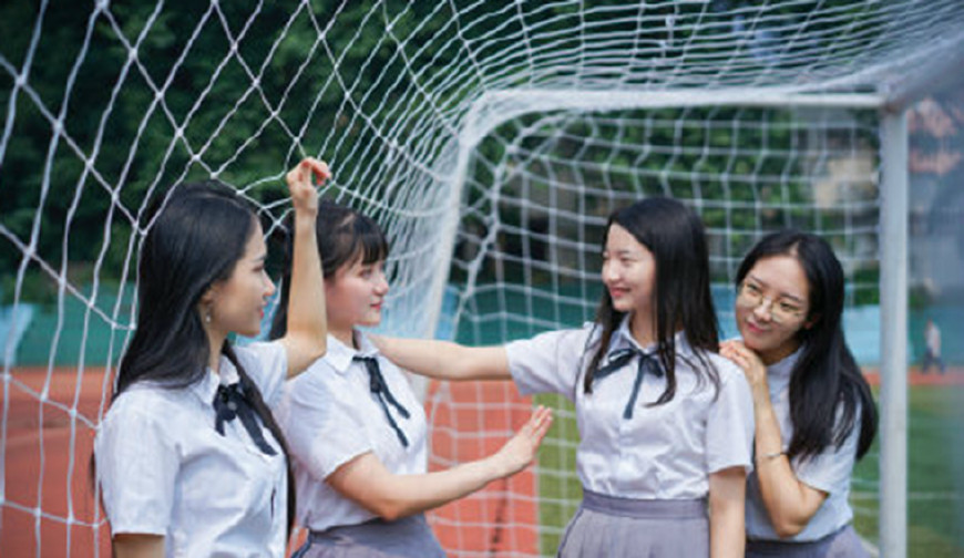 高考过后晒毕业照,素颜高中生,网友,又是别人家的女同学