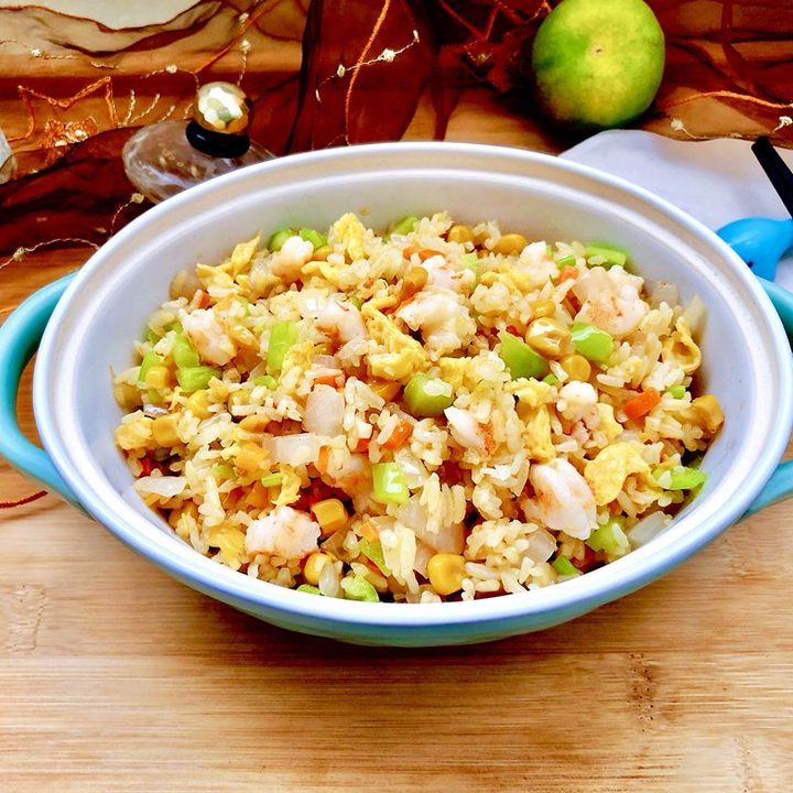 一个人的饭食简单方便美味教你做做虾仁玉米炒饭