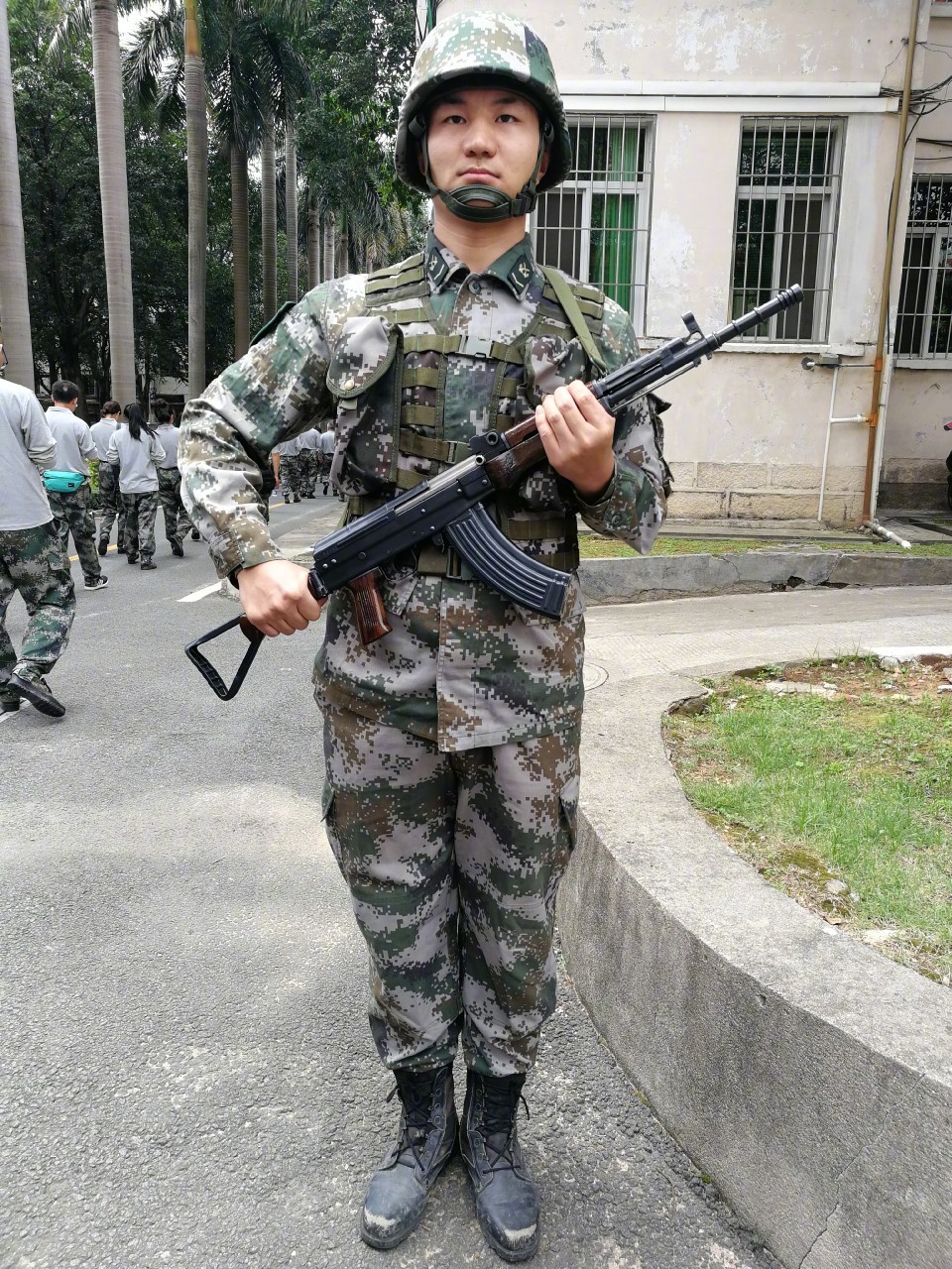 参加进军营活动,参观位于福建漳州的解放军175医院